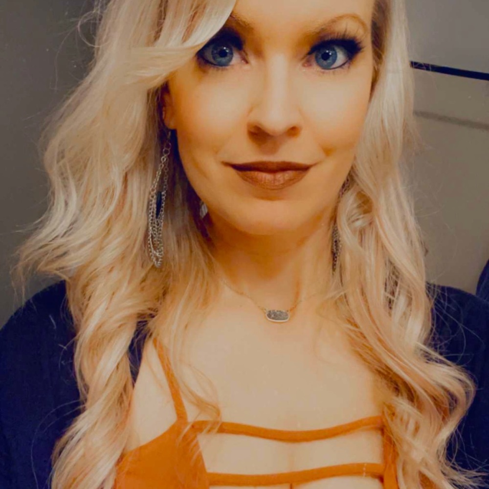 Meet your Posher, Carissa